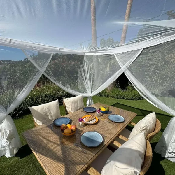 moustiquaire patio table